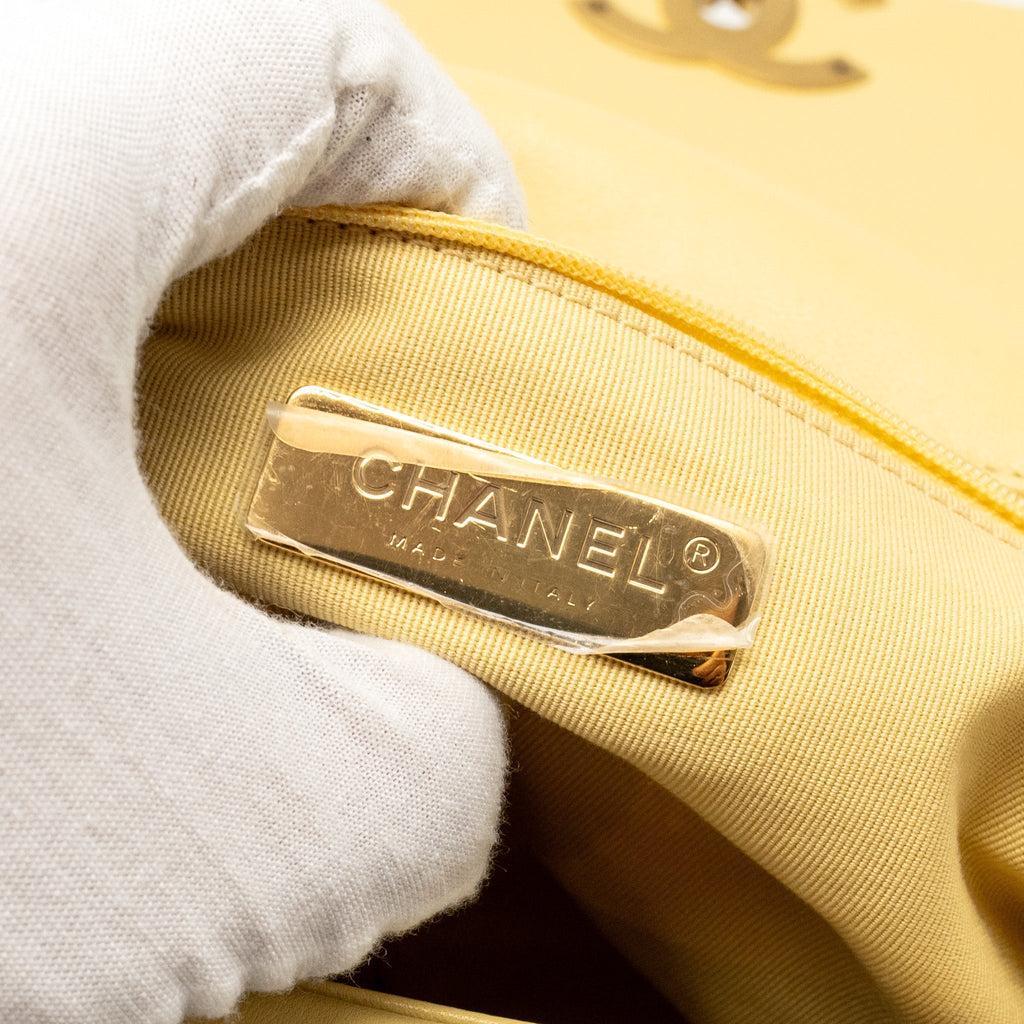 CHANEL SMALL 19 BAG LAMBSKIN YELLOW MULTICOLOUR HARDWARE (MICROCHIP)