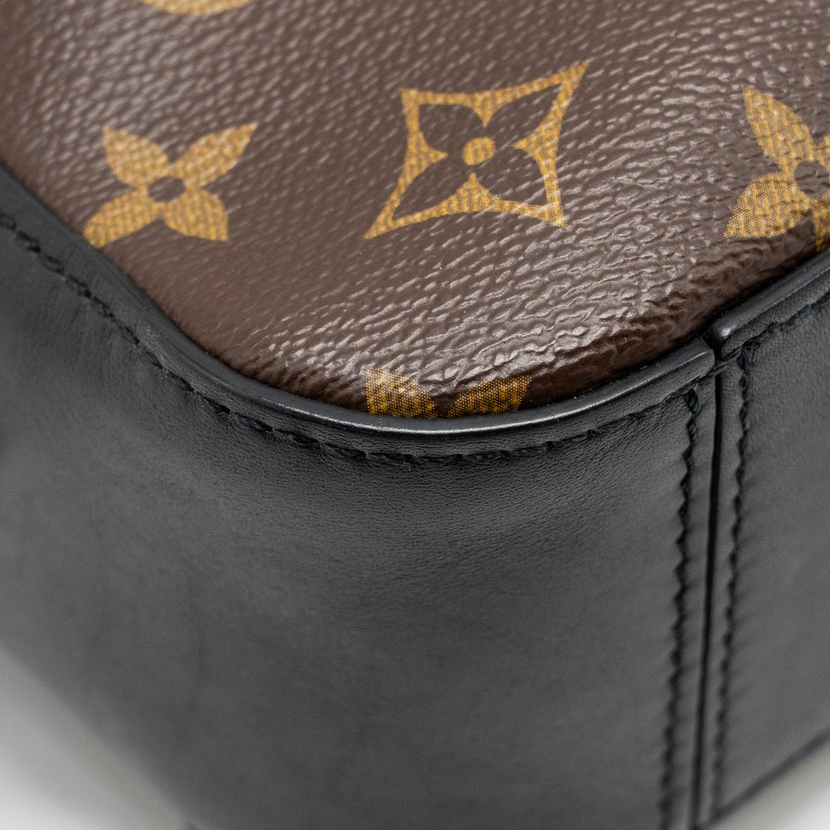 LOUIS VUITTON SAINTONGE CROSSBODY BAG MONOGRAM CANVAS GHW