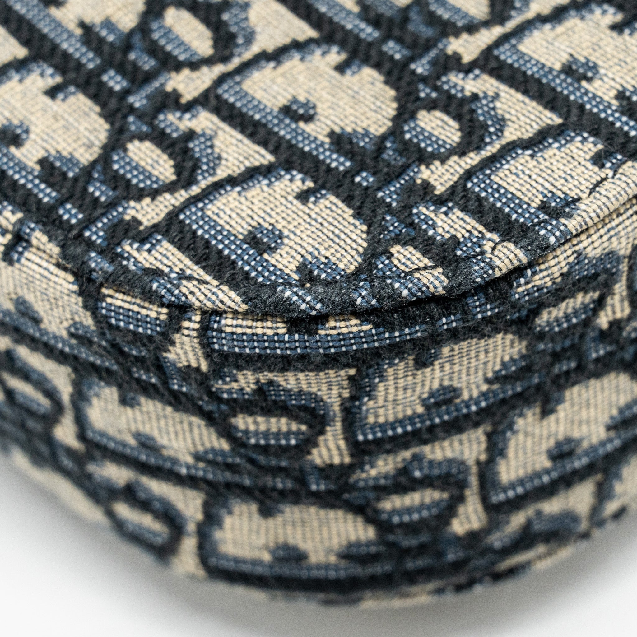 DIOR HOMME MINI SADDLE MESSENGER BAG WITH FLAP OBLIQUE JACQUARD/GRAINED CALFSKIN MULTICOLOUR HARDWARE