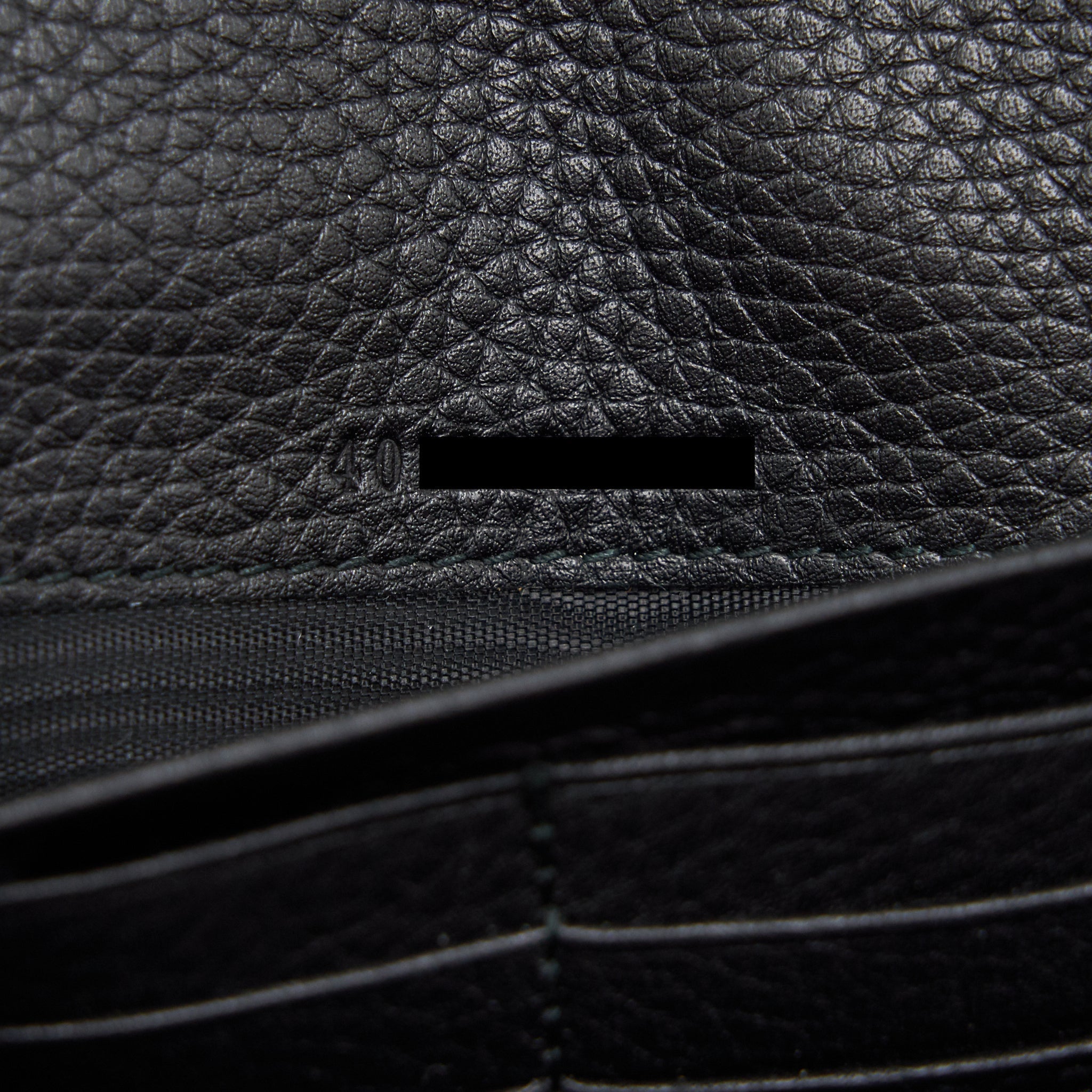 GUCCI GRAINED CALFSKIN GG LOGO WALLET ON CHAIN WITH GHW