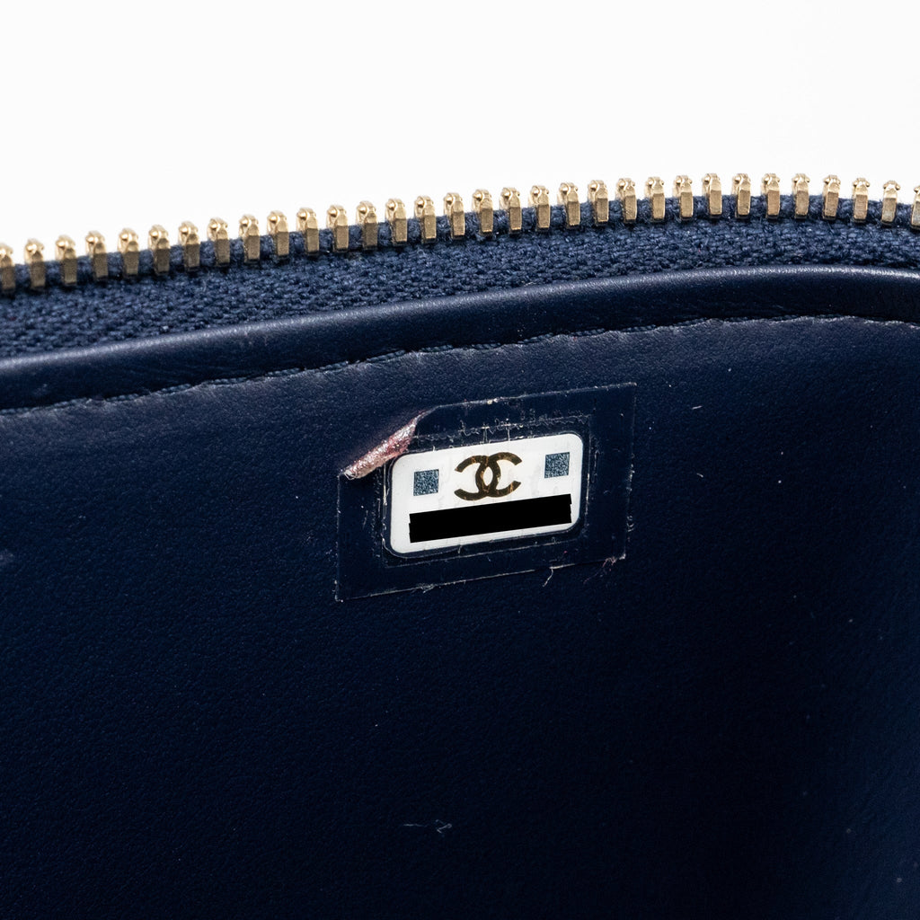 CHANEL 23C LONG VANITY CASE CAVIAR NAVY LGHW (MICROCHIP)