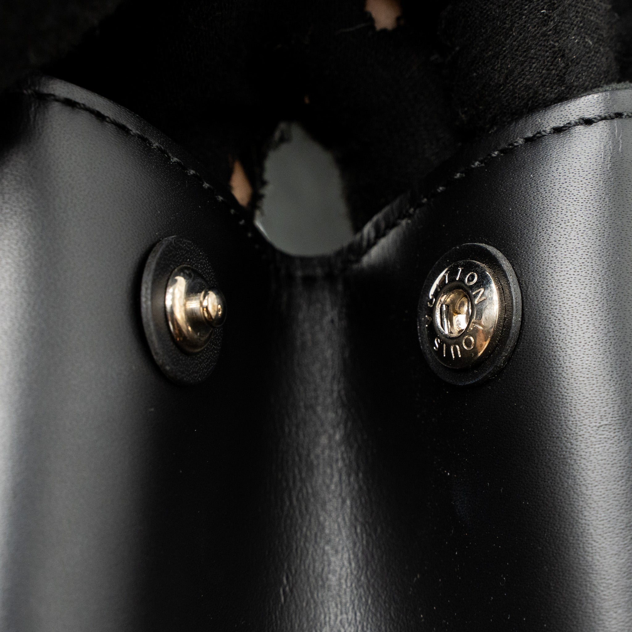 LOUIS VUITTON CLUNY MM EPI BLACK SHW
