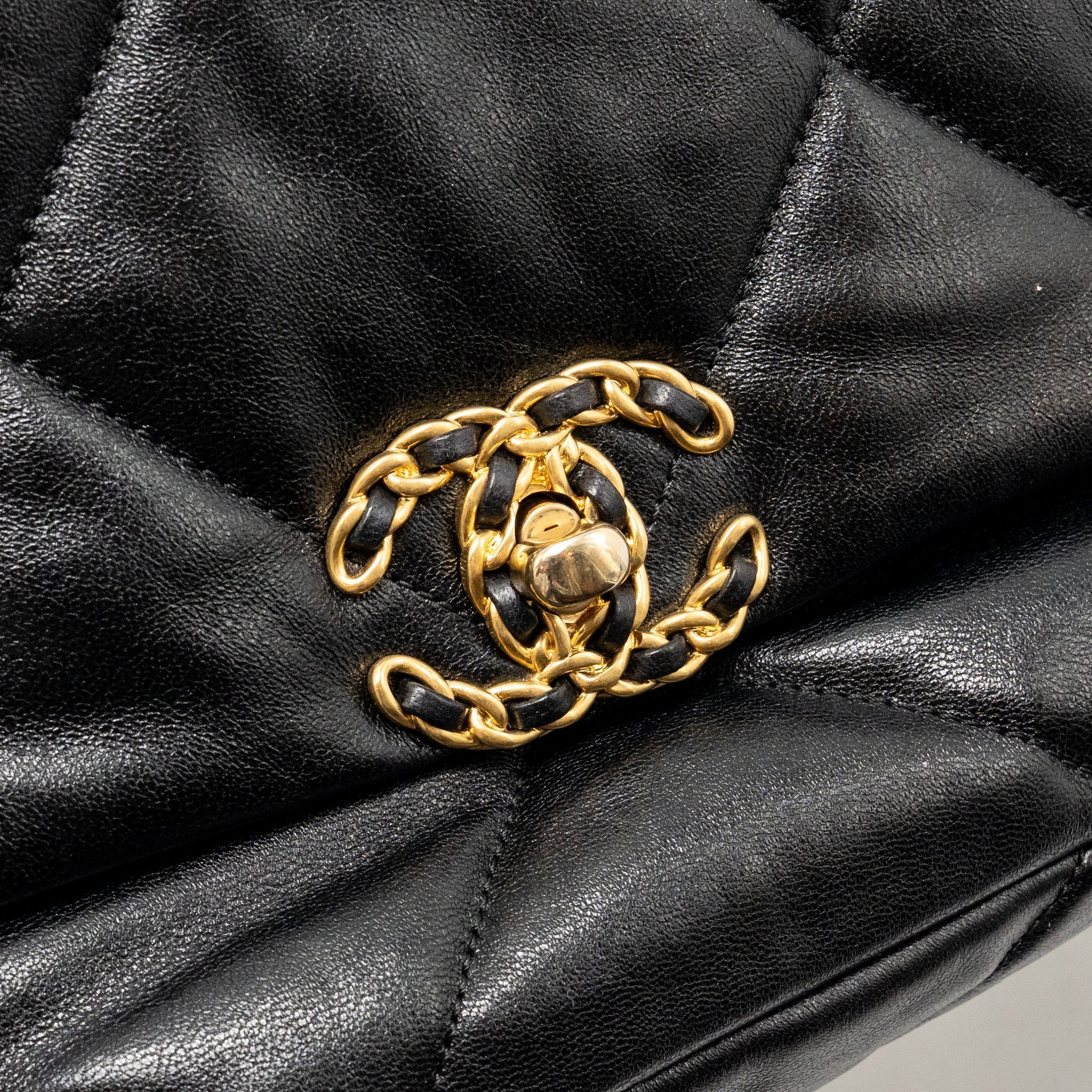 CHANEL SMALL 19 BAG SHINY LAMBSKIN BLACK MULTICOLOUR HARDWARE