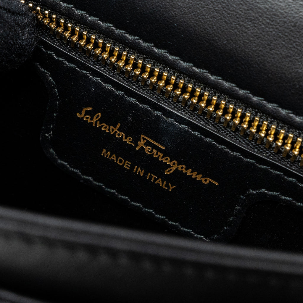 SALVATORE FERRAGAMO GLANCING QUILTED LEATHER SHOULDER BAG CALFSKIN BLACK GHW