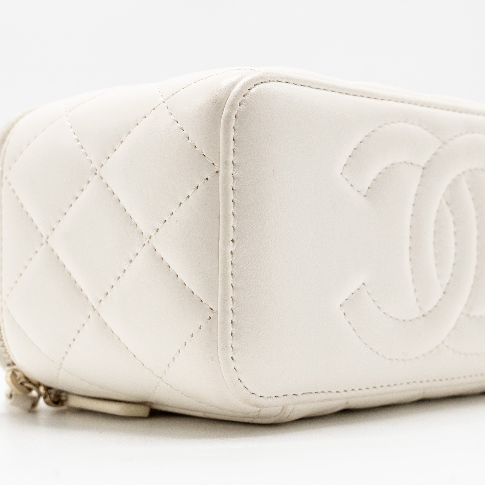 CHANEL GOLD PILLAR ADJUSTABLE CHAIN LONG VANITY LAMBSKIN WHITE GHW (MICROCHIP)