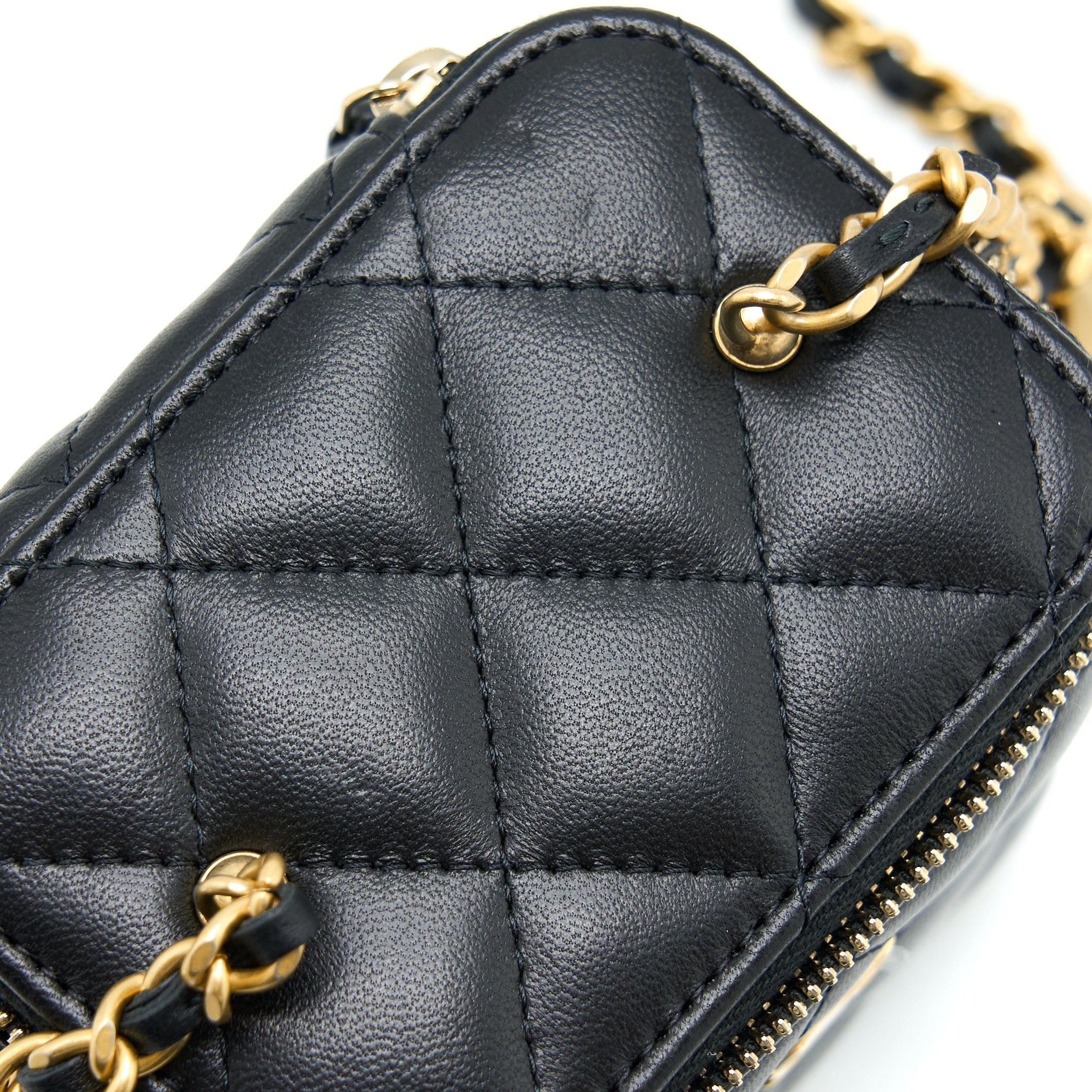 CHANEL 22S PEARL CRUSH MINI VANITY WITH CHAIN LAMBSKIN BLACK GHW