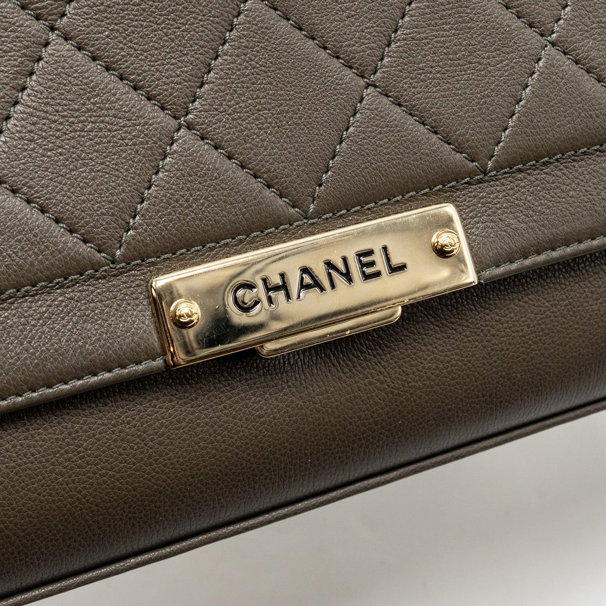 Chanel Top Handle Label Click Flap Bag Grained Calfskin Khaki LGHW
