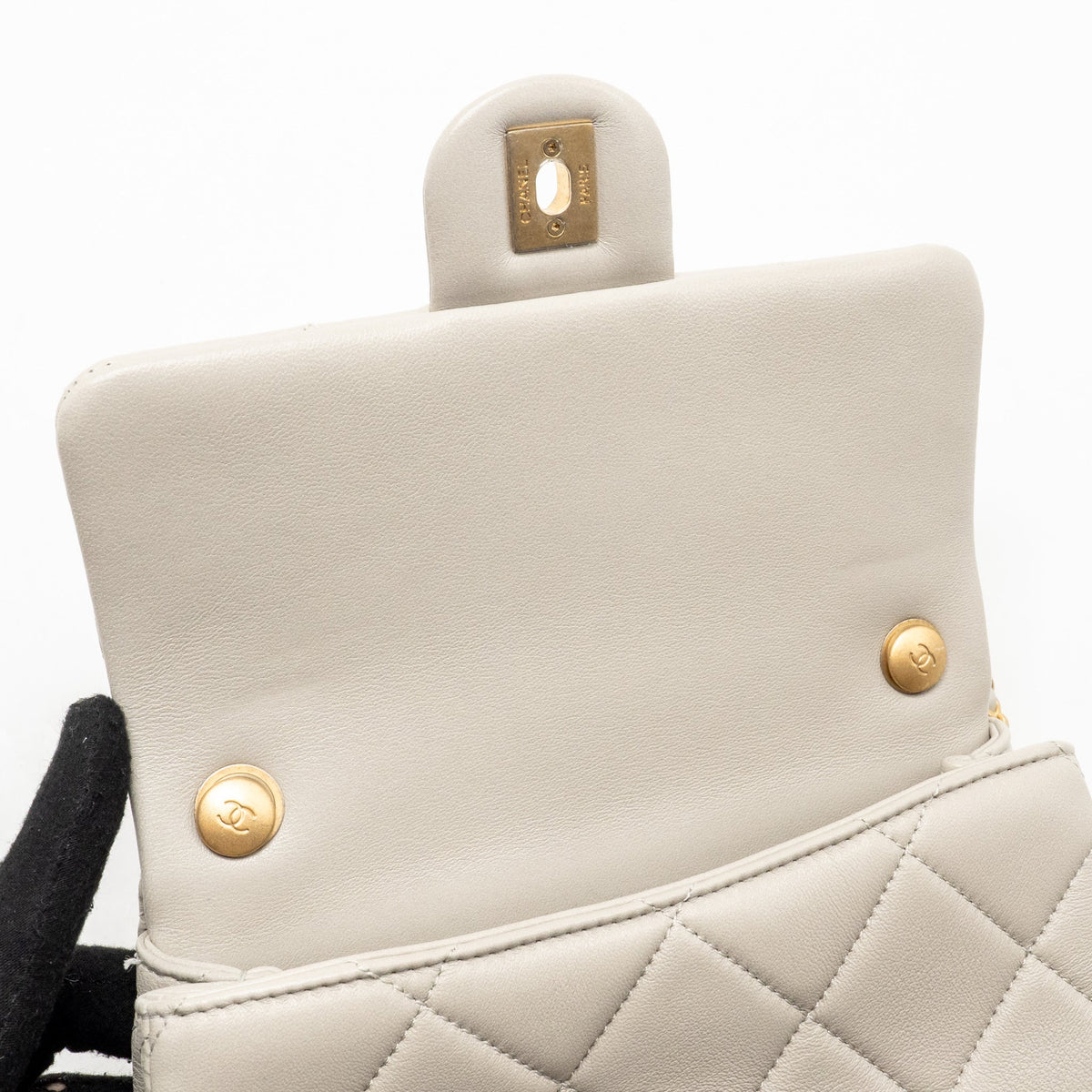 Chanel 24s pearl adjustable chain rectangular flap bag lambskin light grey GHW (microchip)