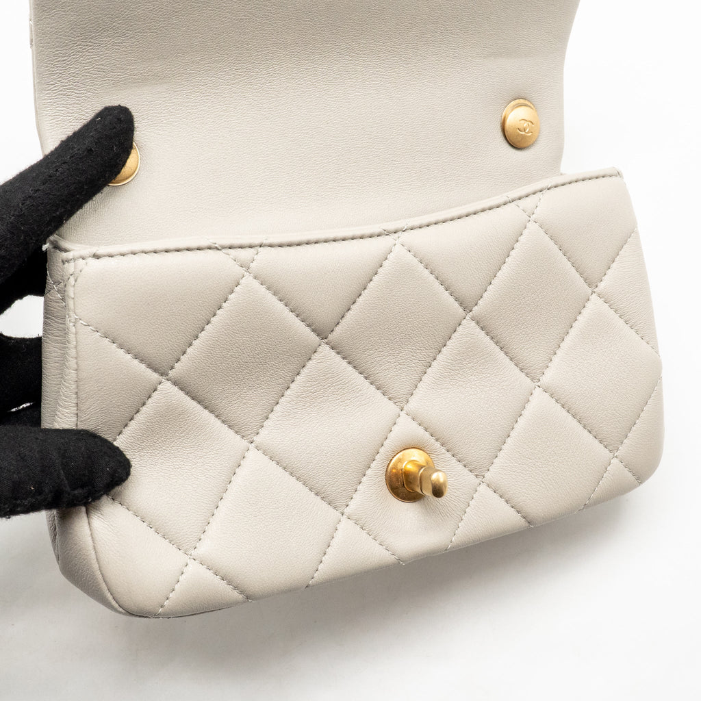 Chanel 24s pearl adjustable chain rectangular flap bag lambskin light grey GHW (microchip)