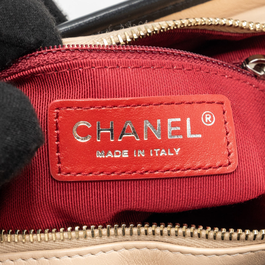 CHANEL SMALL GABRIELLE HOBO BAG AGED CALFSKIN BEIGE/BLACK MULTICOLOUR HARDWARE