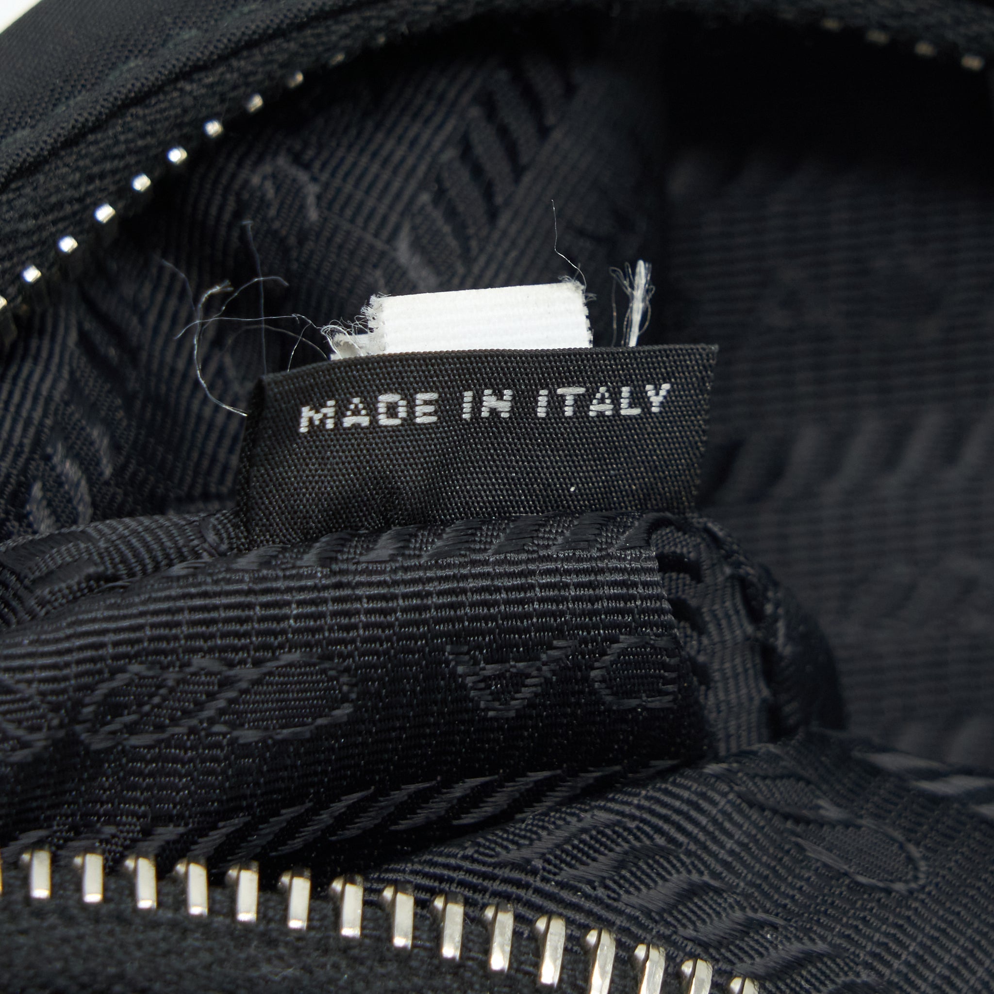 PRADA RE-EDITION 2005 BAG NYLON BLACK SHW