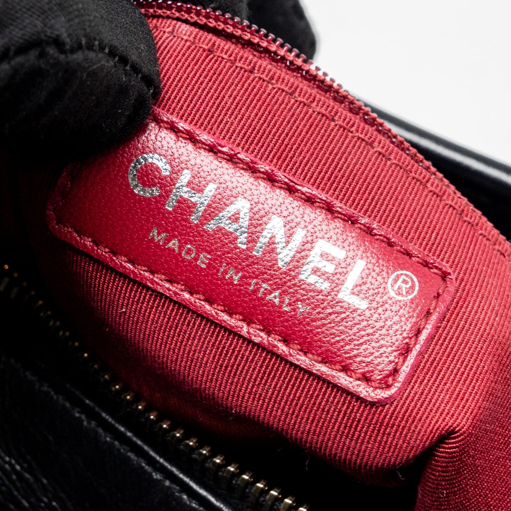 CHANEL SMALL GABRIELLE HOBO BAG CHEVRON AGED CALFSKIN BLACK MULTICOLOUR HARDWARE