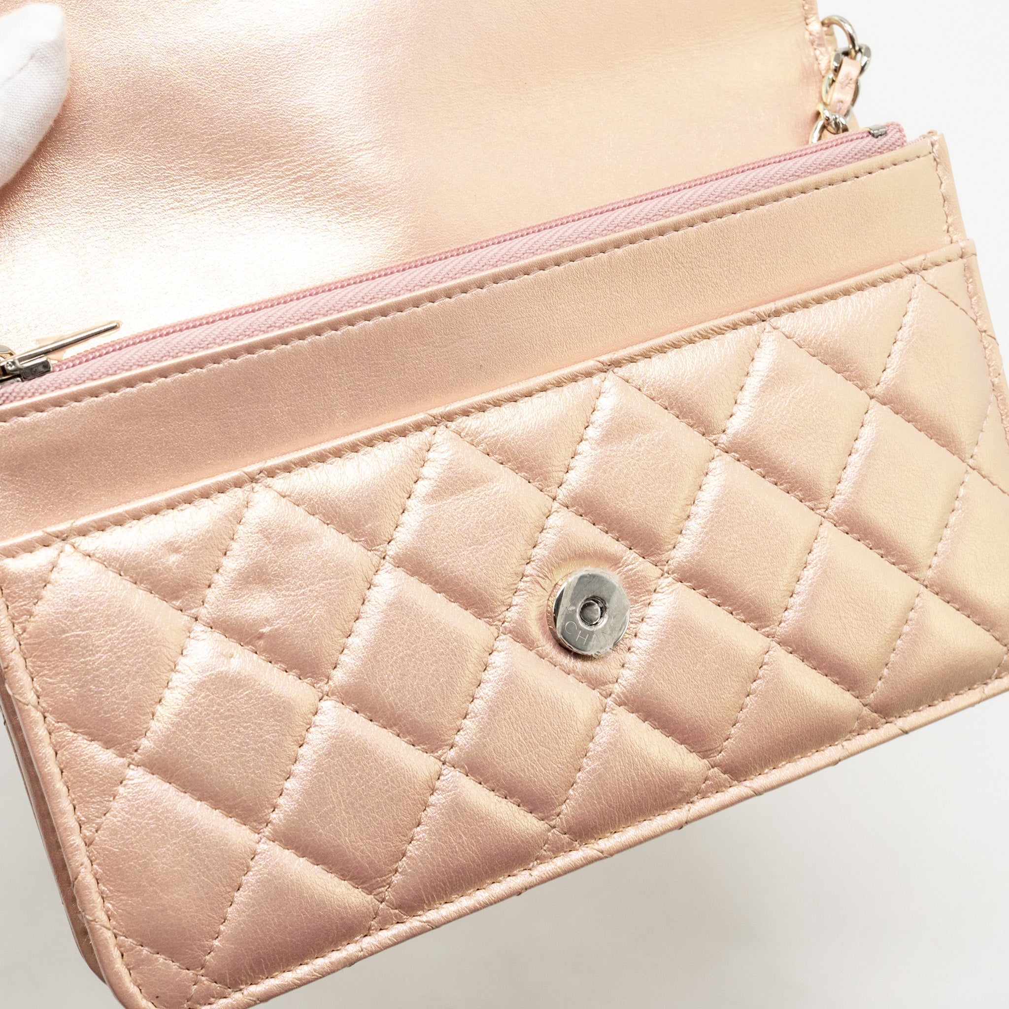 CHANEL CLASSIC WALLET ON CHAIN LAMBSKIN IRIDESCENT PINK SHW (MICROCHIP)