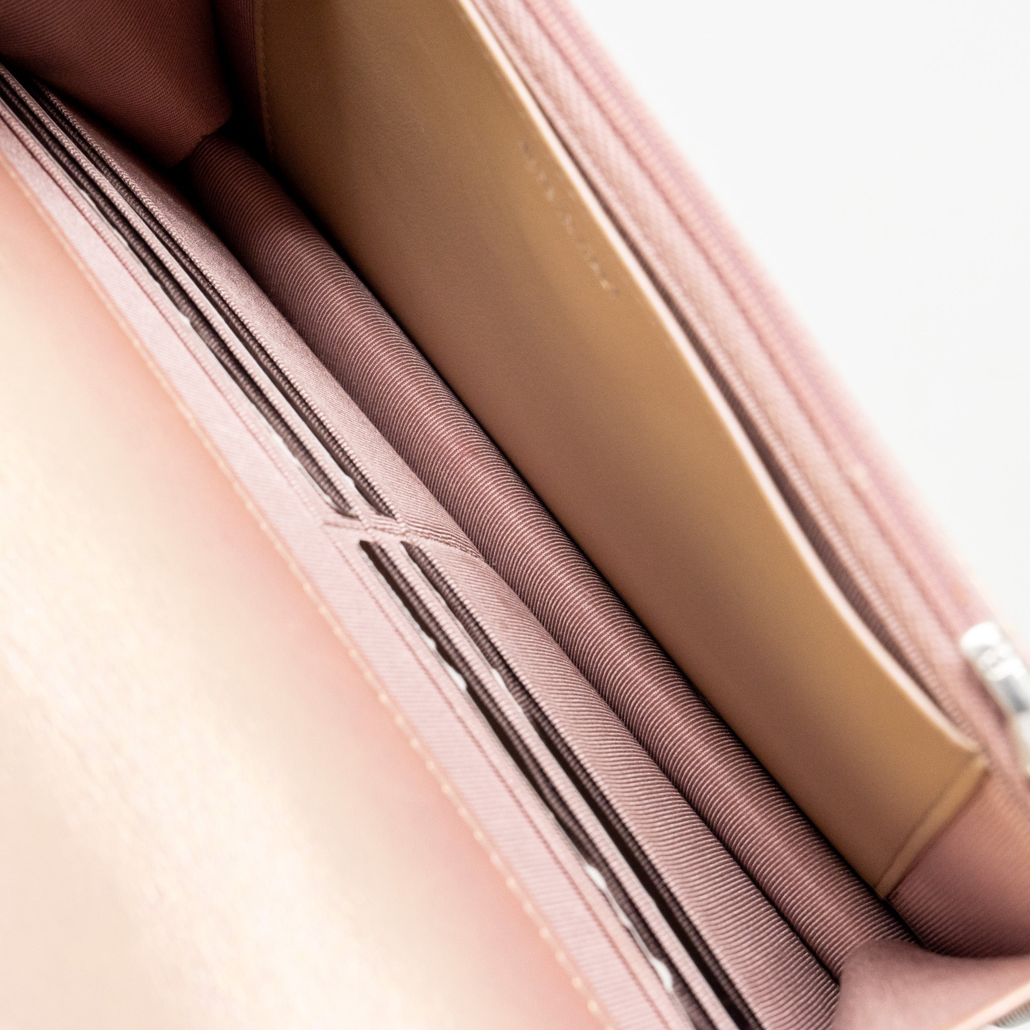 CHANEL CLASSIC WALLET ON CHAIN LAMBSKIN IRIDESCENT PINK SHW (MICROCHIP)