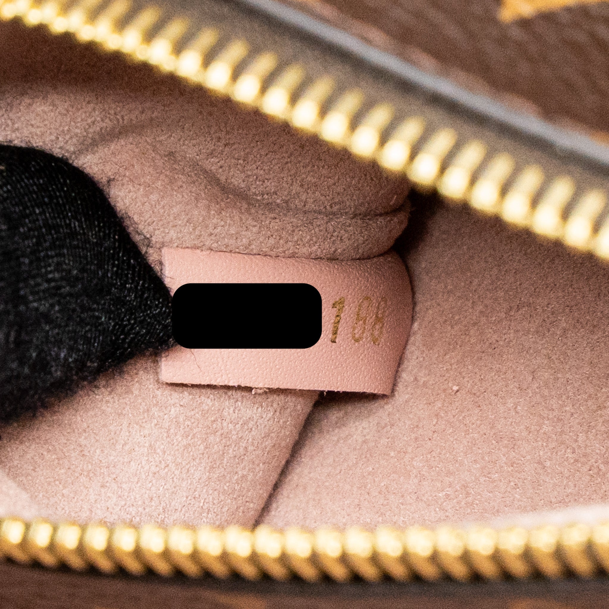 LOUIS VUITTON NEONOE MM MONOGRAM CANVAS ROSE POUDRE GHW