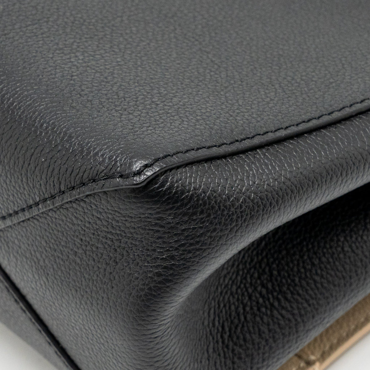 LOUIS VUITTON LOCK ME II CALFSKIN BLACK/VANILLA SHW