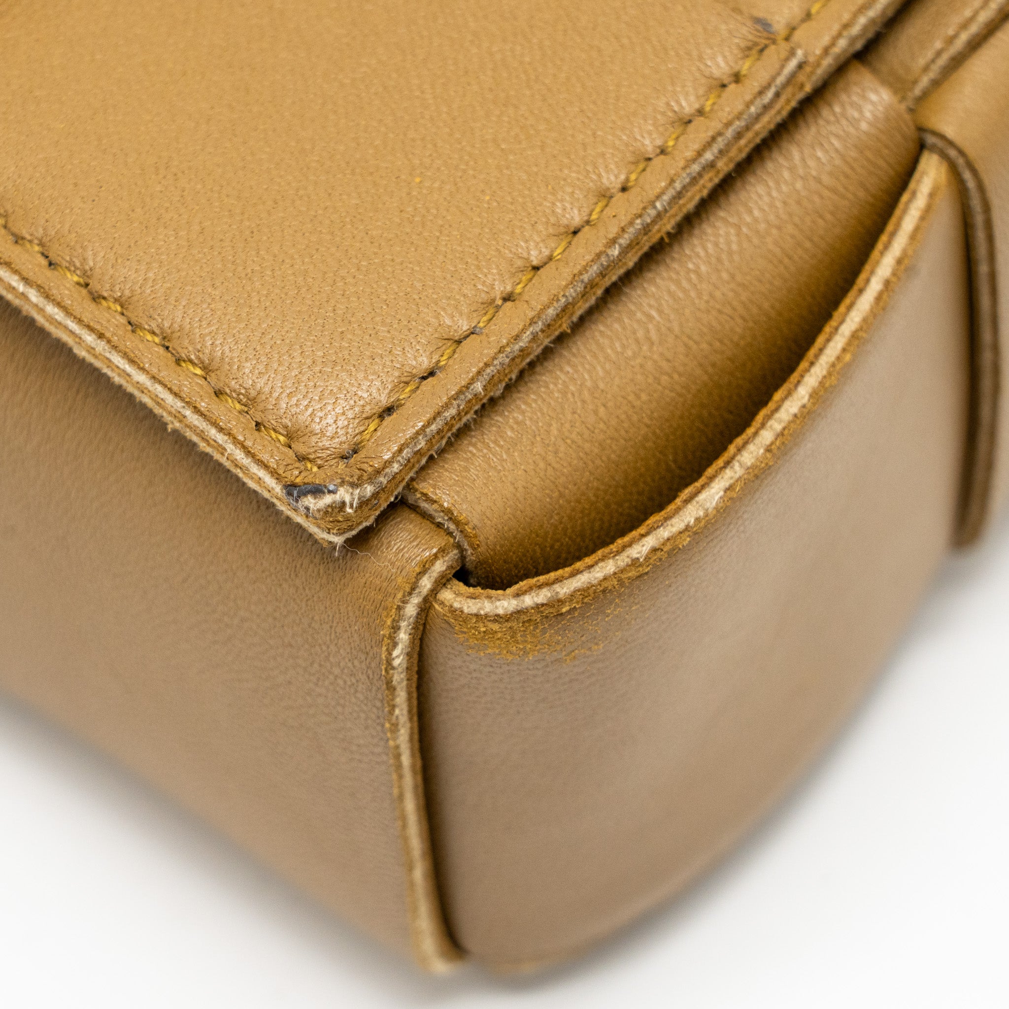 BOTTEGA VENETA SMALL CASSETTE BAG LAMBSKIN CARAMEL GHW