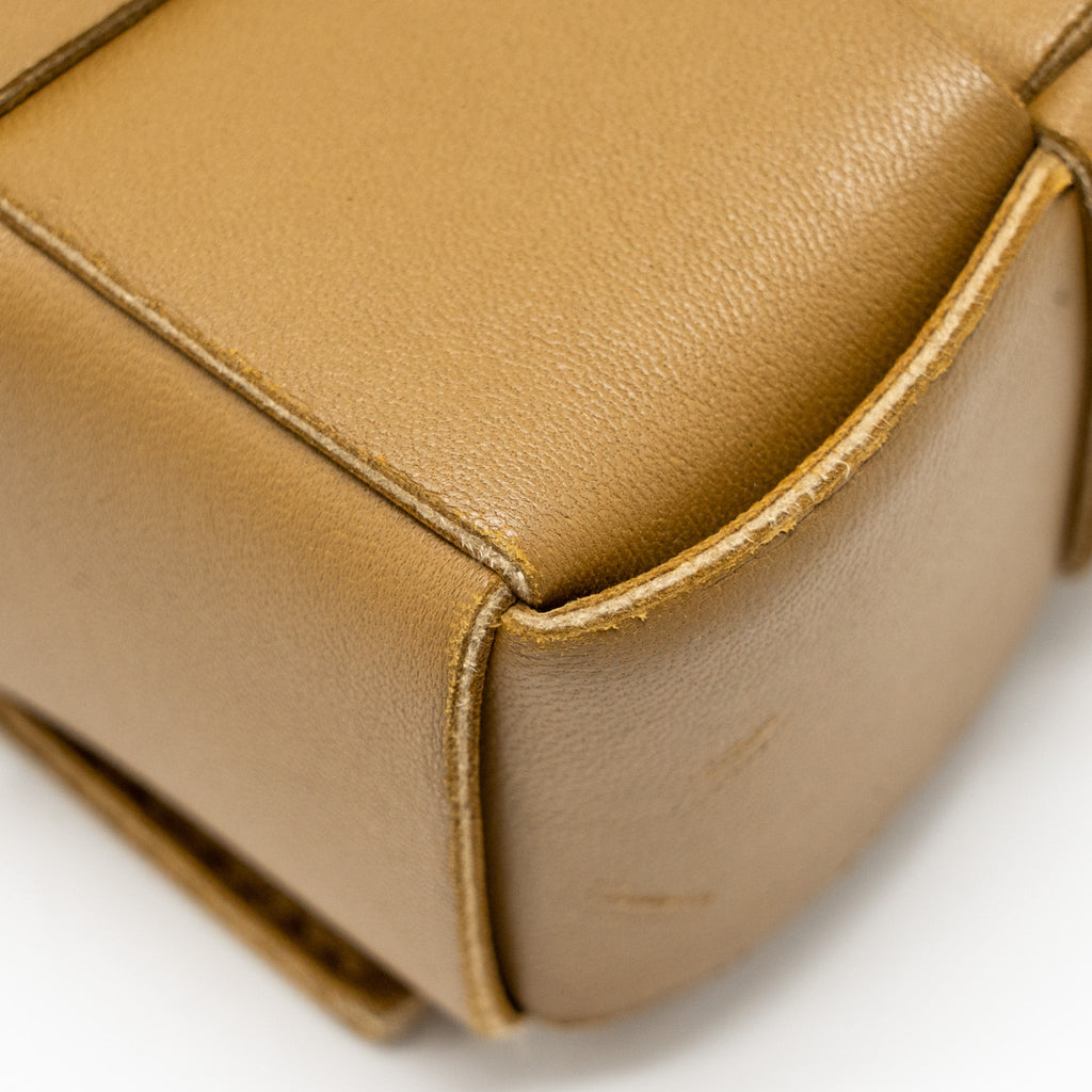 BOTTEGA VENETA SMALL CASSETTE BAG LAMBSKIN CARAMEL GHW
