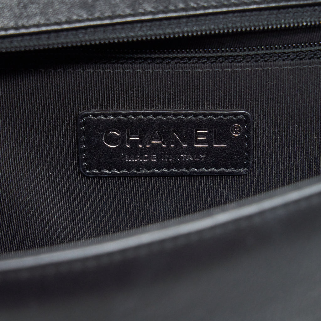 CHANEL NEW MEDIUM CHEVRON BOY BAG CALFSKIN BLACK RUTHENIUM HARDWARE