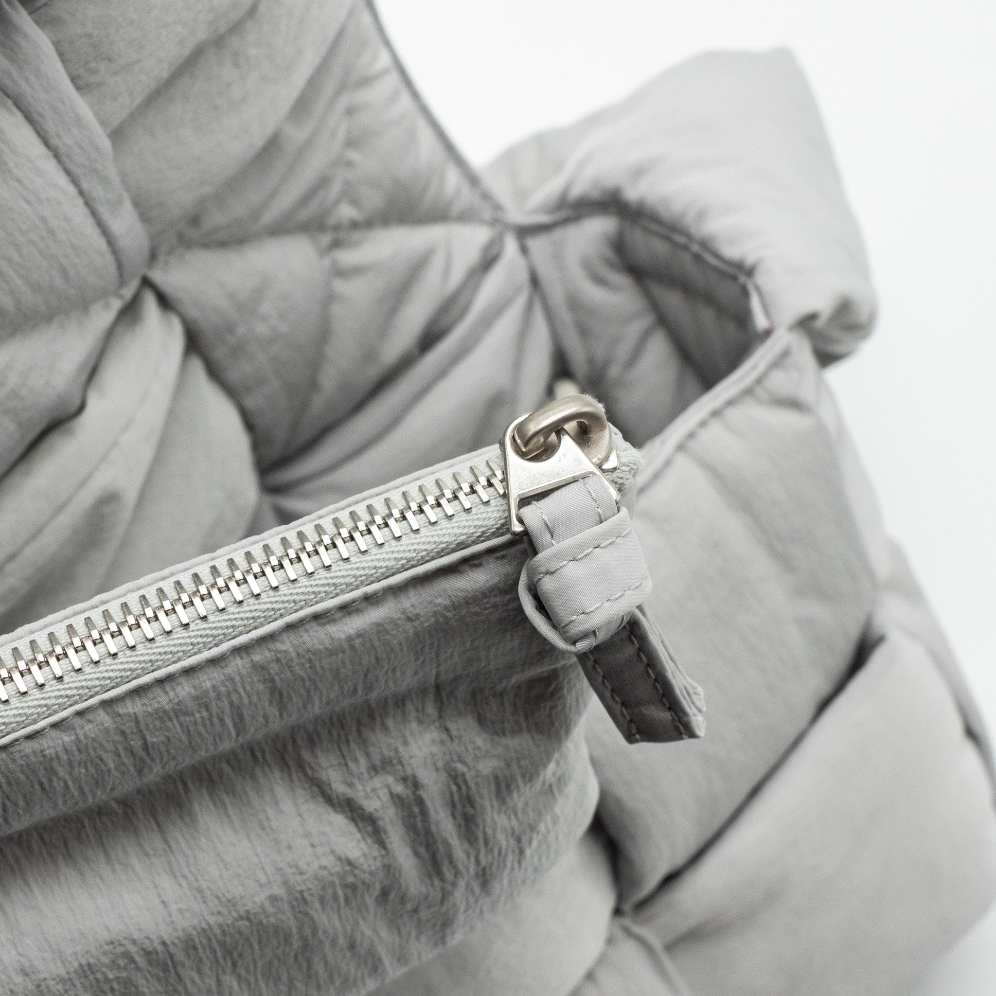 BOTTEGA VENETA PADDED TECH CASSETTE INTRECCIO NYLON LIGHT GREY SHW