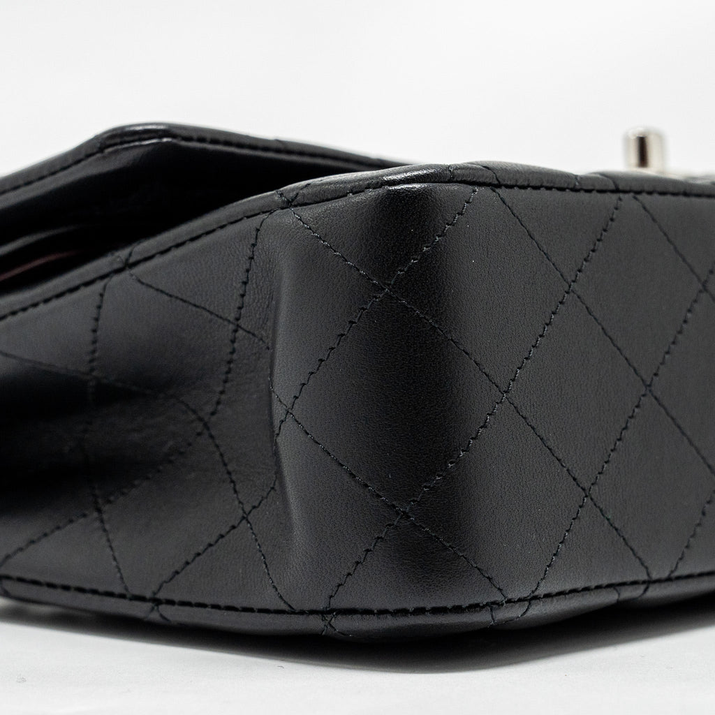 CHANEL MEDIUM CLASSIC DOUBLE FLAP BAG LAMBSKIN BLACK SHW (MICROCHIP)