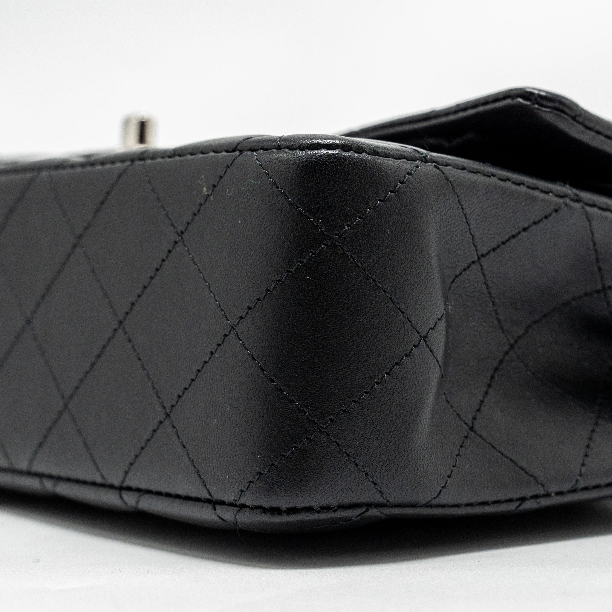 CHANEL MEDIUM CLASSIC DOUBLE FLAP BAG LAMBSKIN BLACK SHW (MICROCHIP)