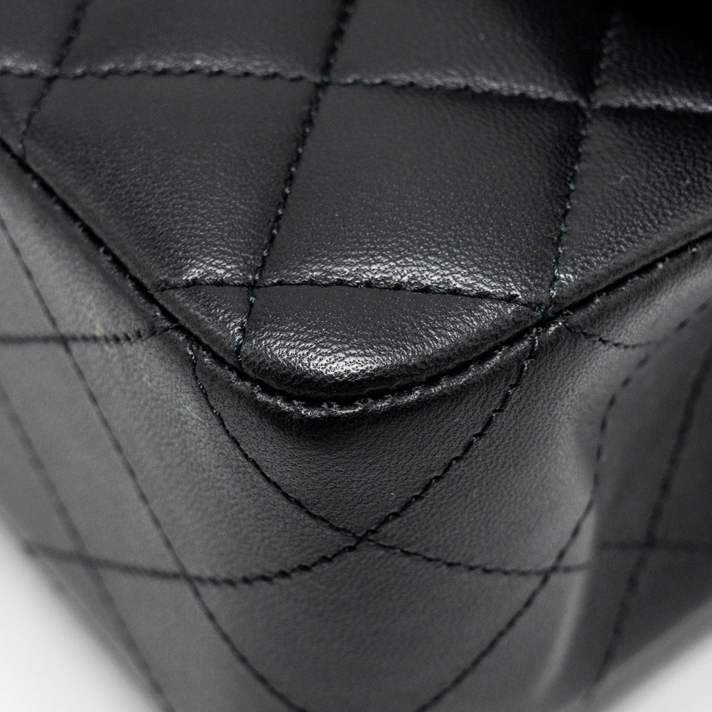 CHANEL MEDIUM CLASSIC DOUBLE FLAP BAG LAMBSKIN BLACK SHW (MICROCHIP)