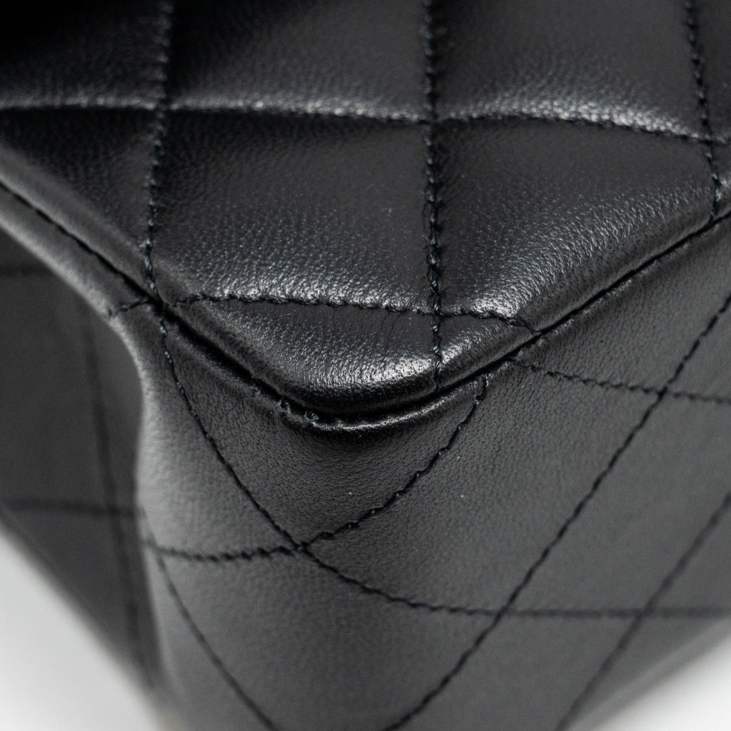 CHANEL MEDIUM CLASSIC DOUBLE FLAP BAG LAMBSKIN BLACK SHW (MICROCHIP)