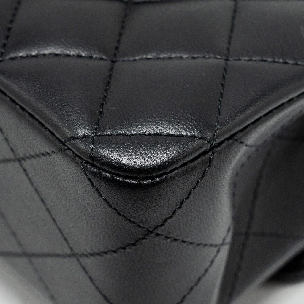 CHANEL MEDIUM CLASSIC DOUBLE FLAP BAG LAMBSKIN BLACK SHW (MICROCHIP)
