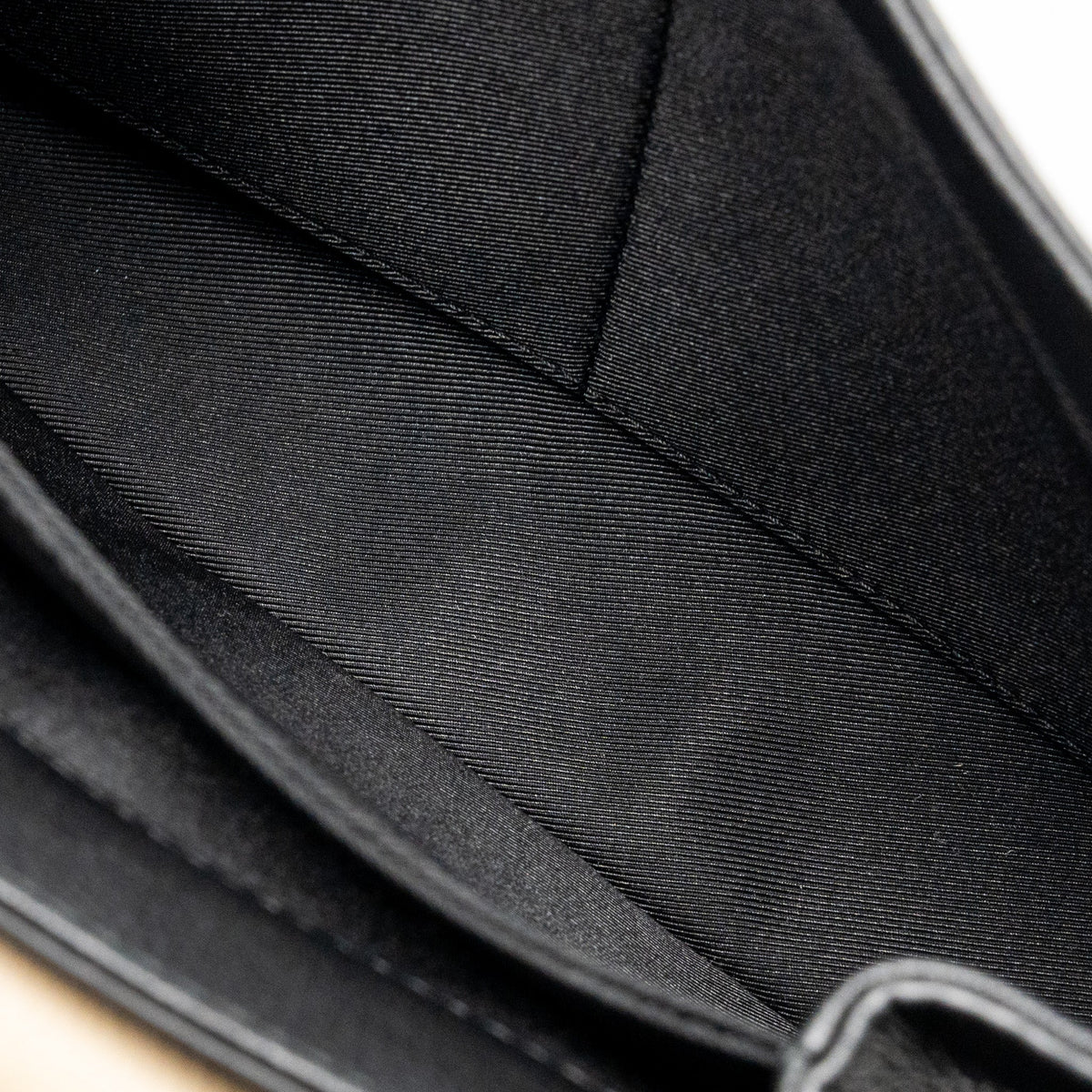 LOUIS VUITTON LOCK ME II CALFSKIN BLACK/VANILLA SHW