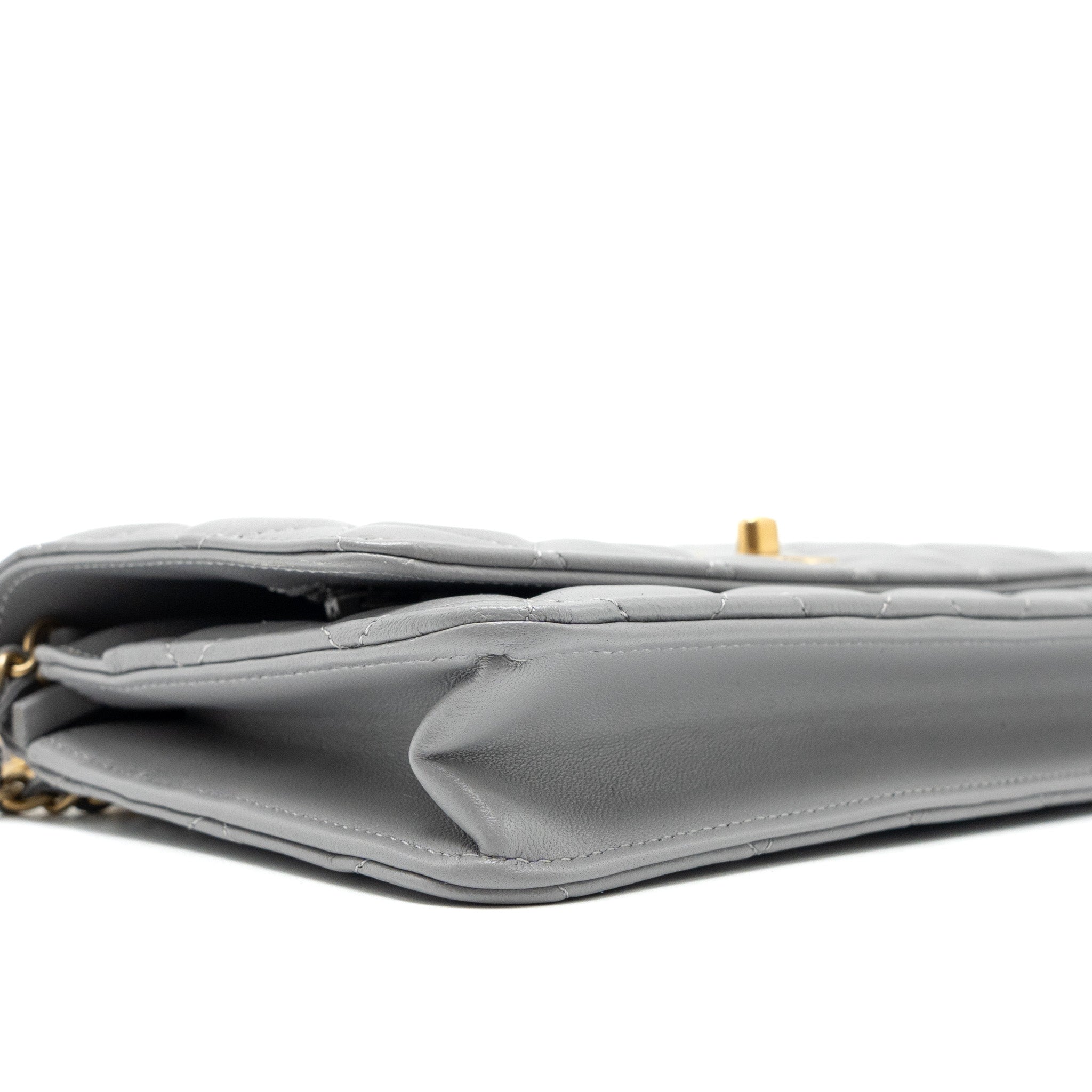 CHANEL PEARL CRUSH WALLET ON CHAIN LAMBSKIN LIGHT GREY BRUSHED GHW (MICROCHIP)