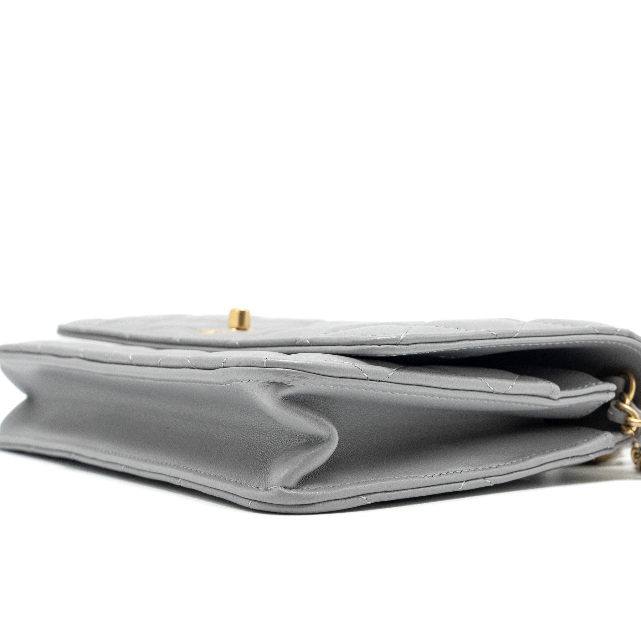 CHANEL PEARL CRUSH WALLET ON CHAIN LAMBSKIN LIGHT GREY BRUSHED GHW (MICROCHIP)