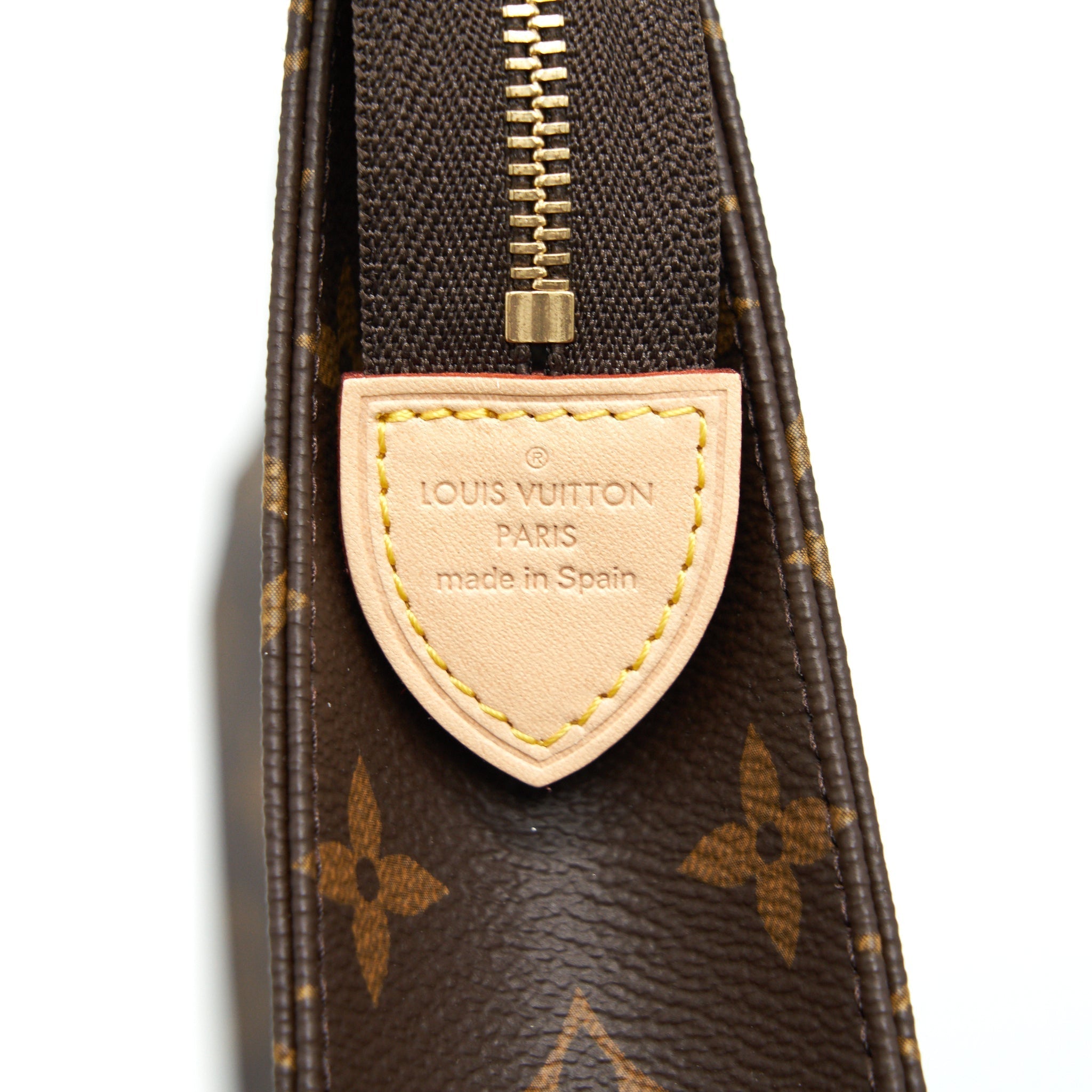LOUIS VUITTON TOILETRY POCHETTE 26 MONOGRAM CANVAS