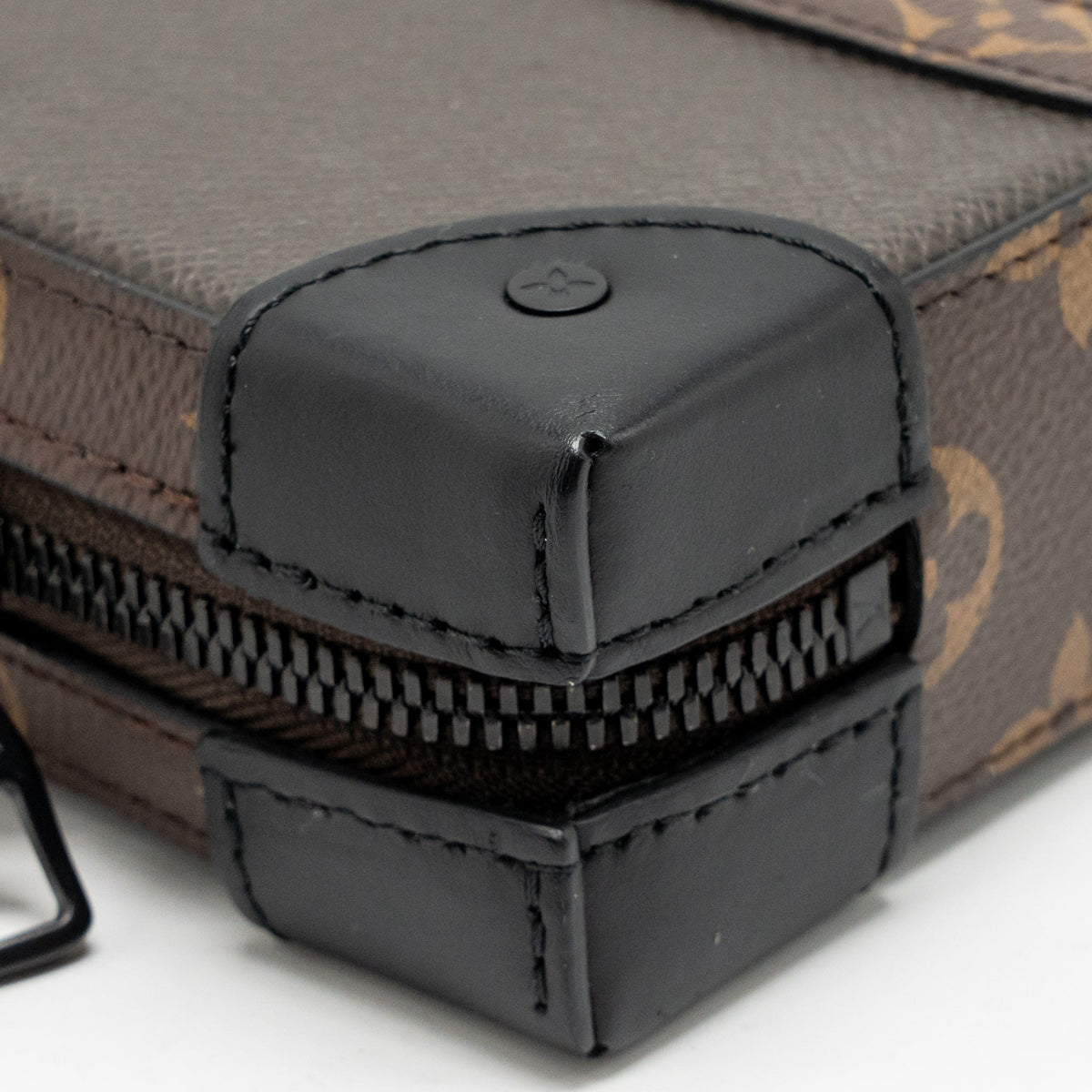 LOUIS VUITTON SOFT TRUNK WALLET TAIGA / MONOGRAM CANVAS KHAKI GREEN BLACK HARDWARE