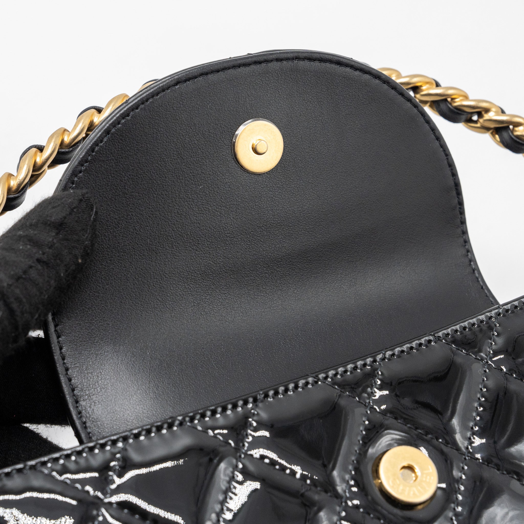 CHANEL 23K HOOP BAG PATENT BLACK GHW (MICROCHIP)