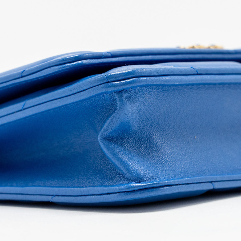CHANEL 19 WALLET ON CHAIN LAMBSKIN BLUE MULTICOLOUR HARDWARE