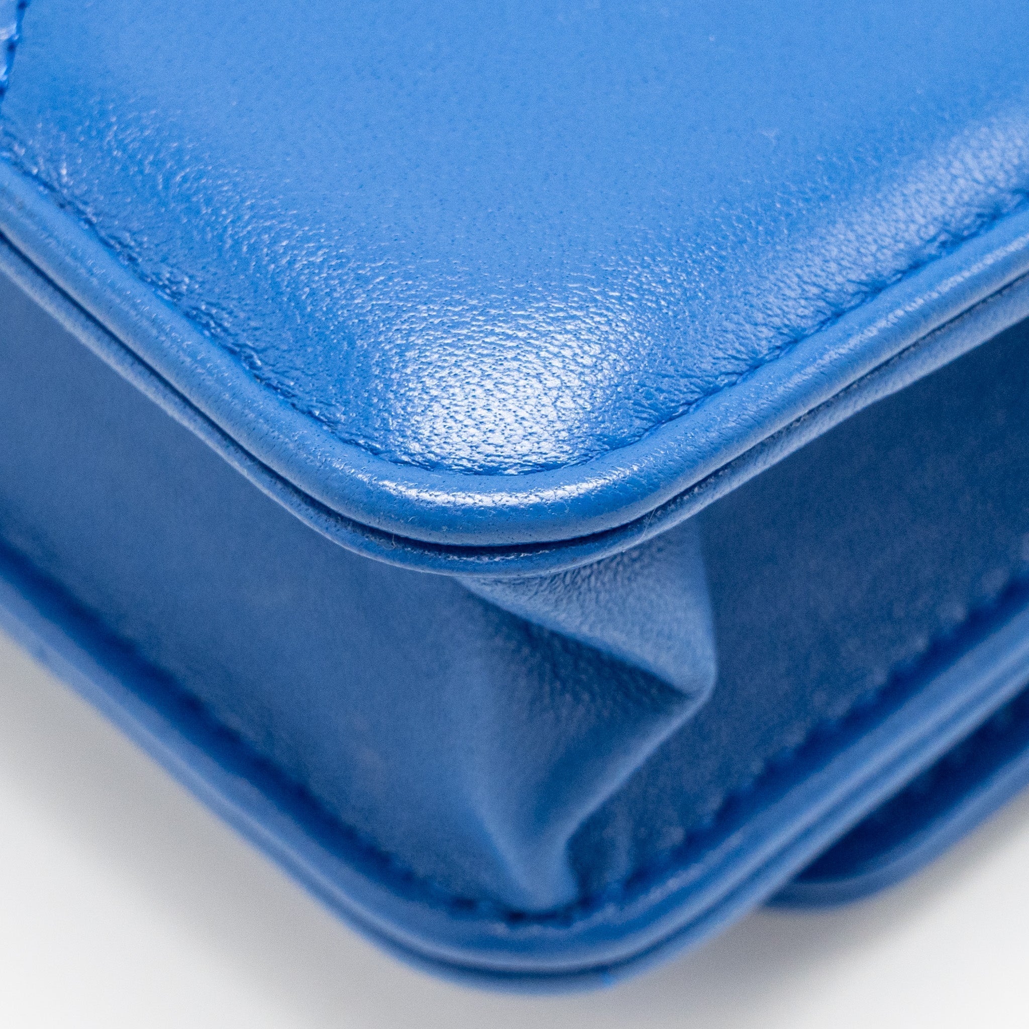 CHANEL 19 WALLET ON CHAIN LAMBSKIN BLUE MULTICOLOUR HARDWARE