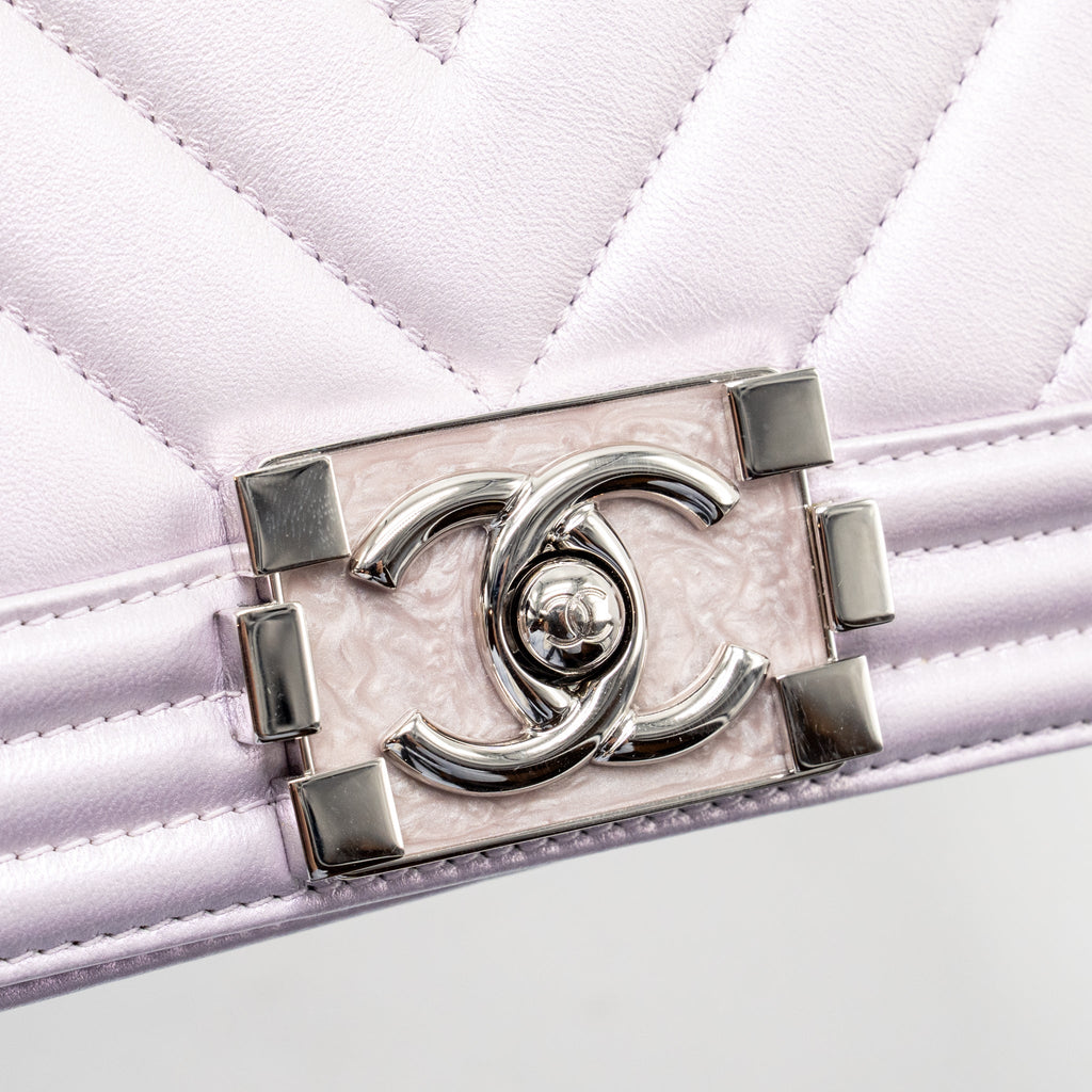Chanel medium boy bag chevron Lambskin iridescent lilac SHW