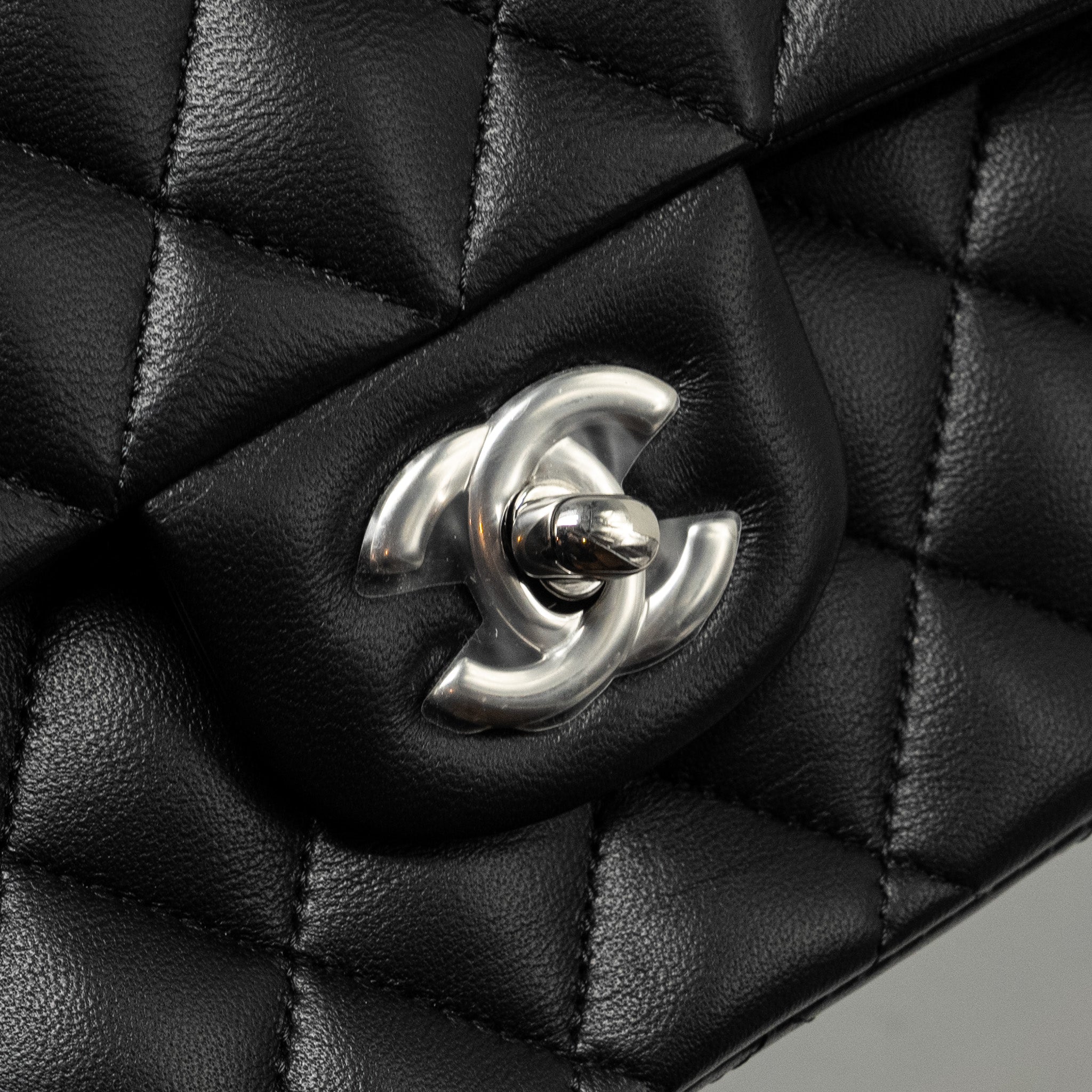 CHANEL MEDIUM CLASSIC DOUBLE FLAP BAG LAMBSKIN BLACK SHW (MICROCHIP)