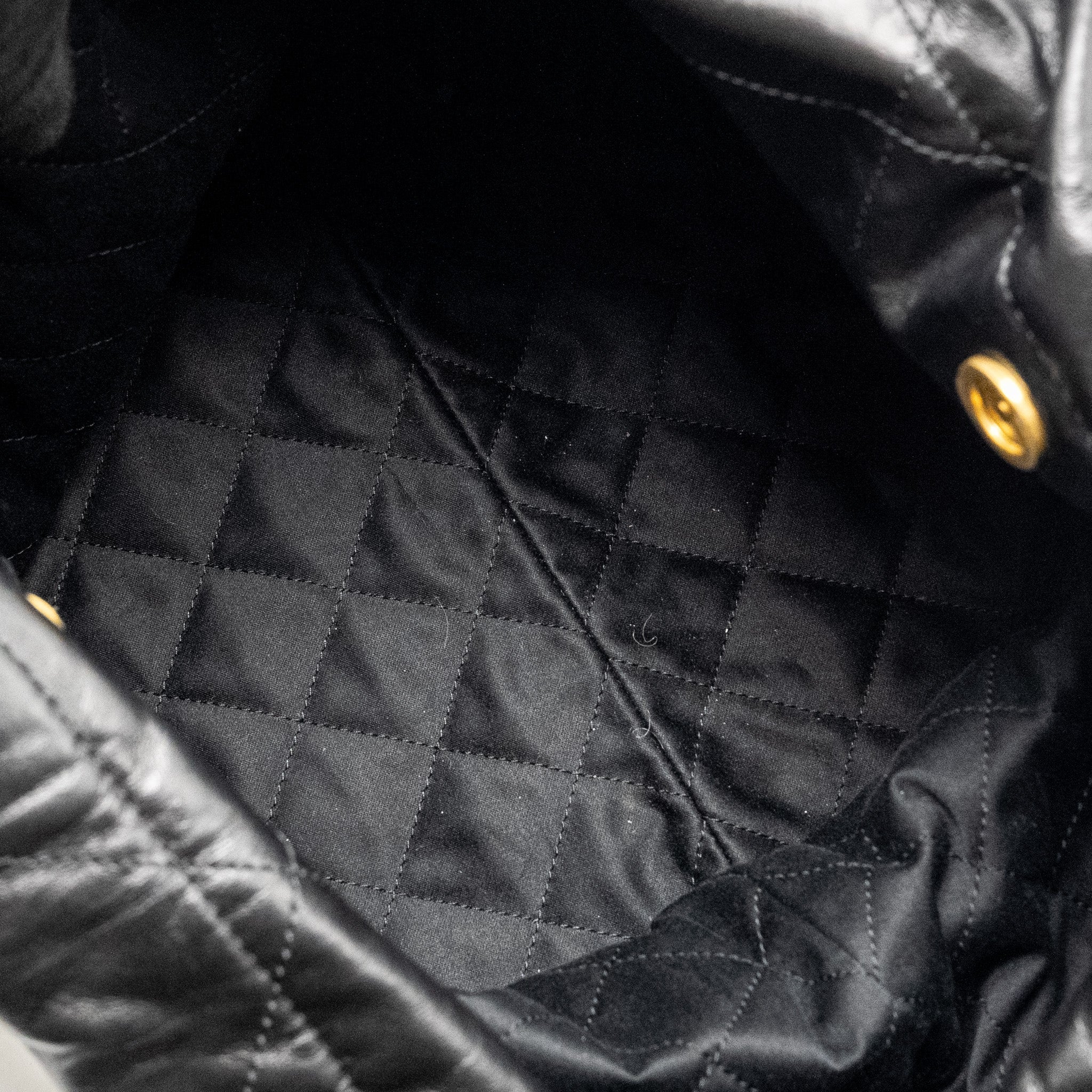 CHANEL 23A MEDIUM 22 BAG CALFSKIN BLACK GHW (MICROCHIP)