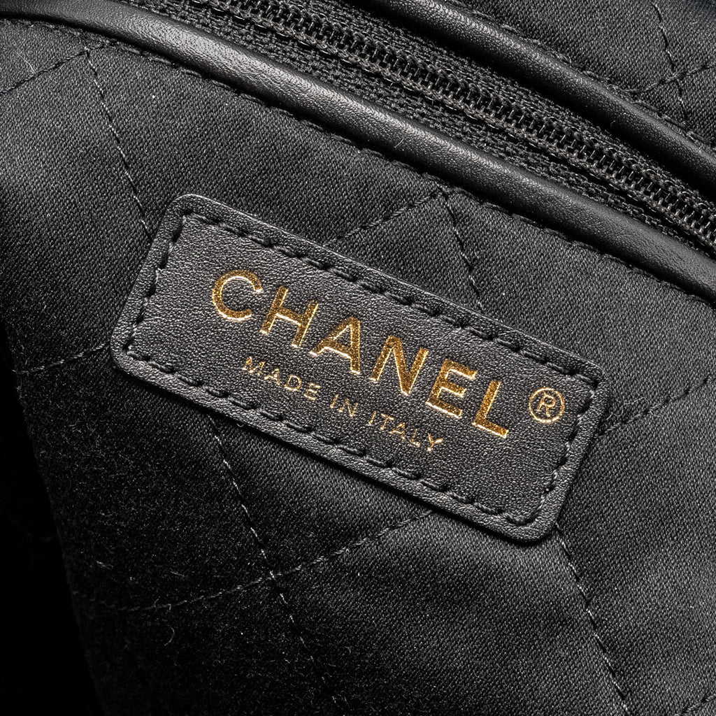 CHANEL 23A MEDIUM 22 BAG CALFSKIN BLACK GHW (MICROCHIP)