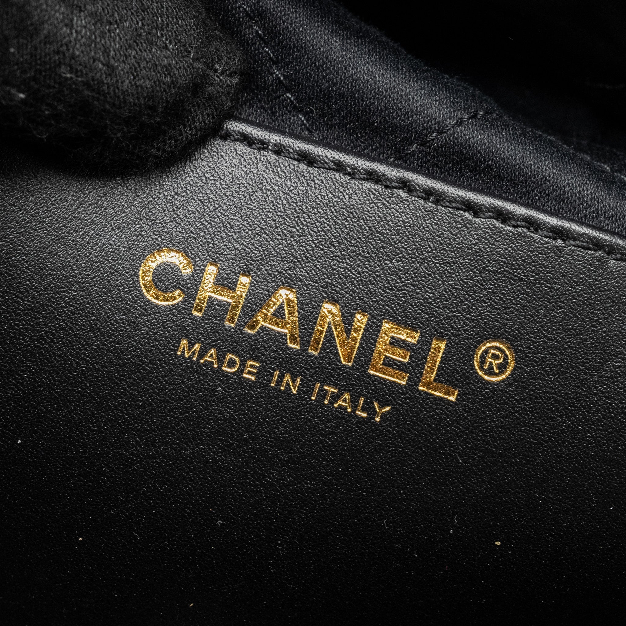 CHANEL MINI 22 BAG SHINY CALFSKIN BLACK GHW (MICROCHIP)
