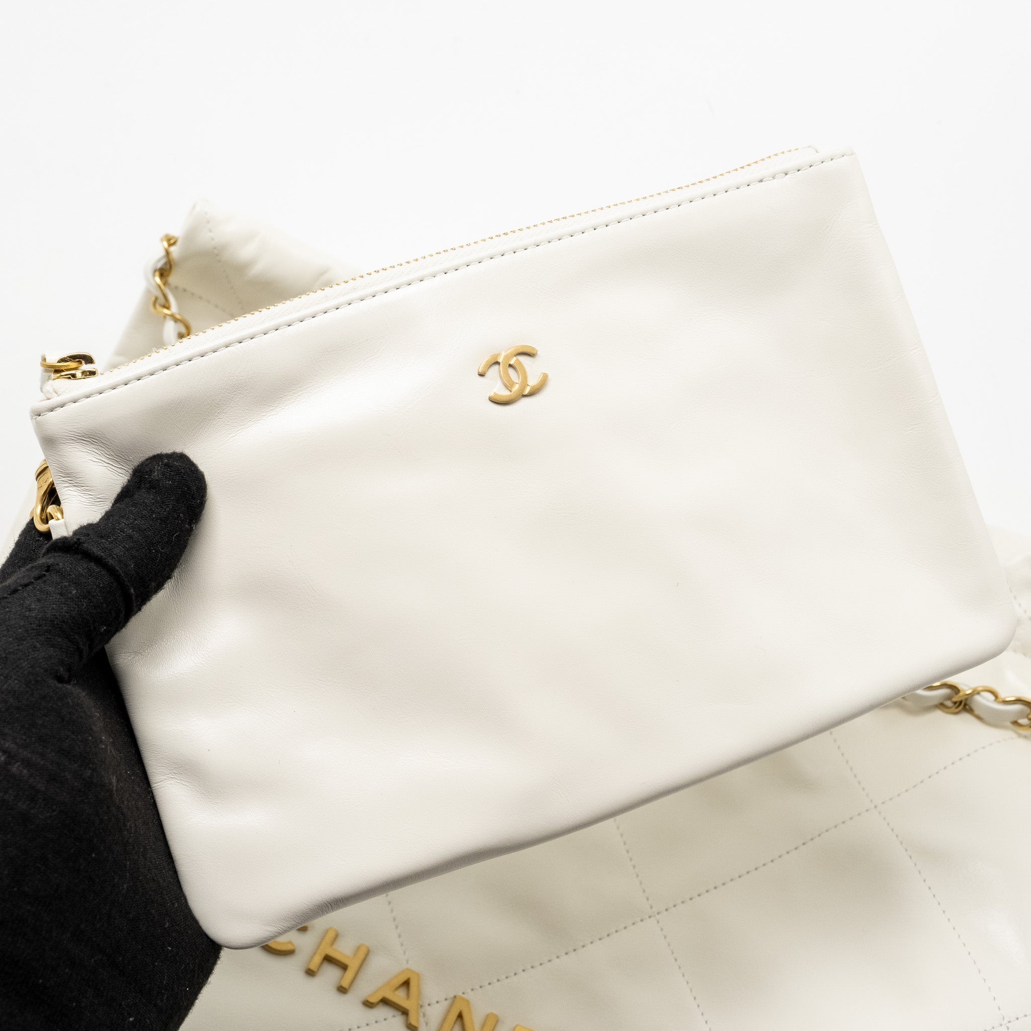 CHANEL MEDIUM 22 BAG CALFSKIN WHITE GHW (MICROCHIP)