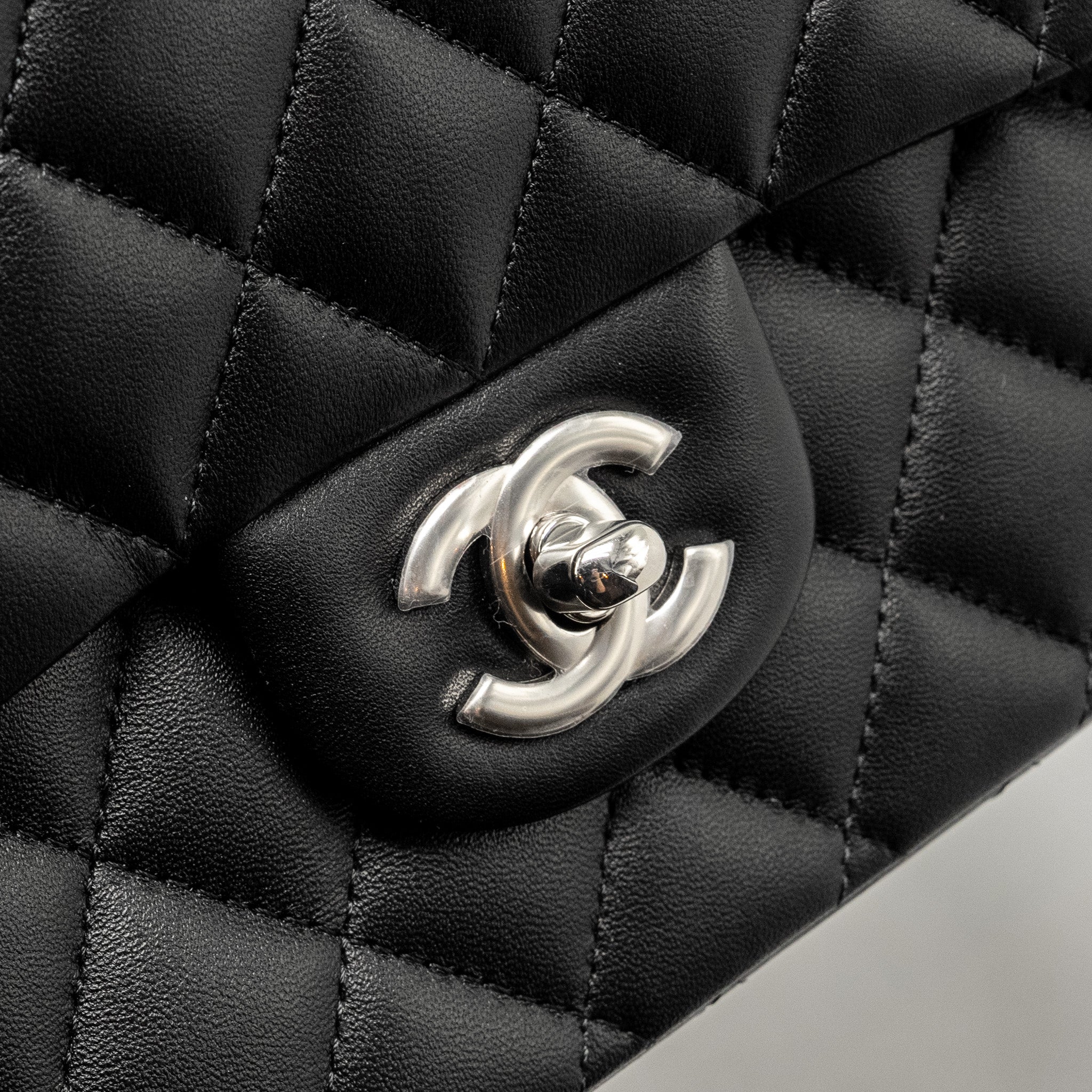 CHANEL MEDIUM CLASSIC DOUBLE FLAP BAG LAMBSKIN BLACK SHW (MICROCHIP)